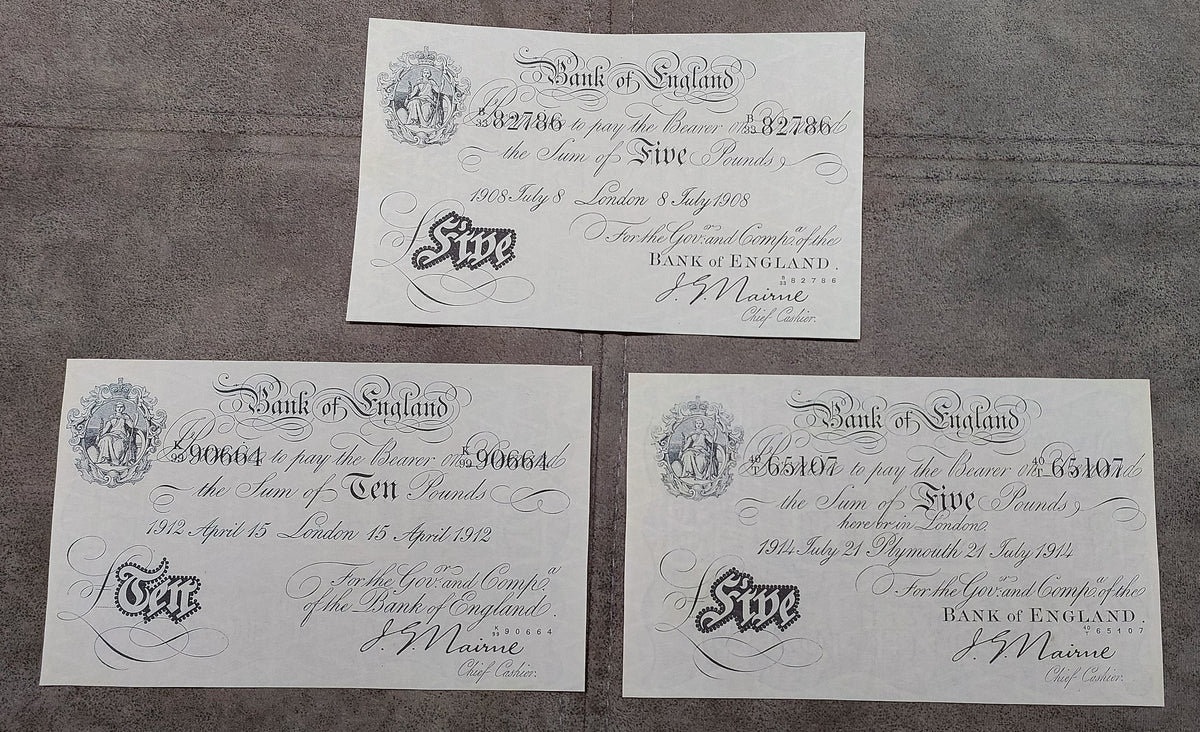 Two-note stacked layout (pair) comparing obverse typography, Britannia vignette, and signature placement on the 1 Pound Specimen and 10 Pounds London note.